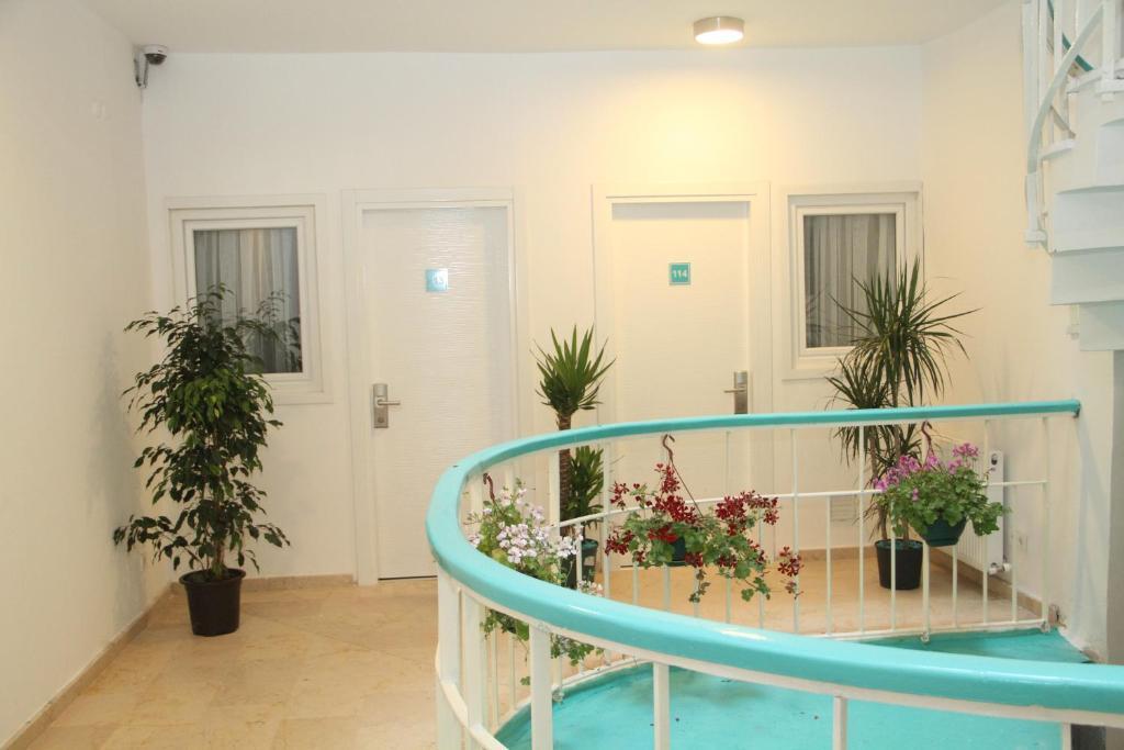 Otel Yazar